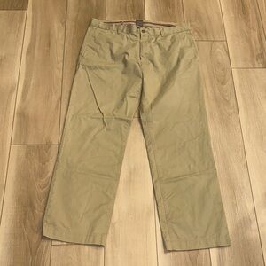 VGUC GAP Classic Size 35 x 32 35W 32L Men's Khaki Chinos Straight Fit